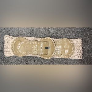 $5 LADIES BELT. NEW WITHOUT TAGS. SIZE S/M. $5 IF BUNDLED